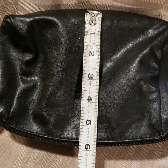 Vegan Leather Nine West Wristlet (bin 5) - Picture 7 of 8